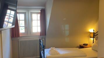 Basic Single Room, Private Bathroom | 1 bedroom