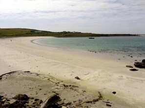 Beach nearby - Cnoc Breac (Cleggan)