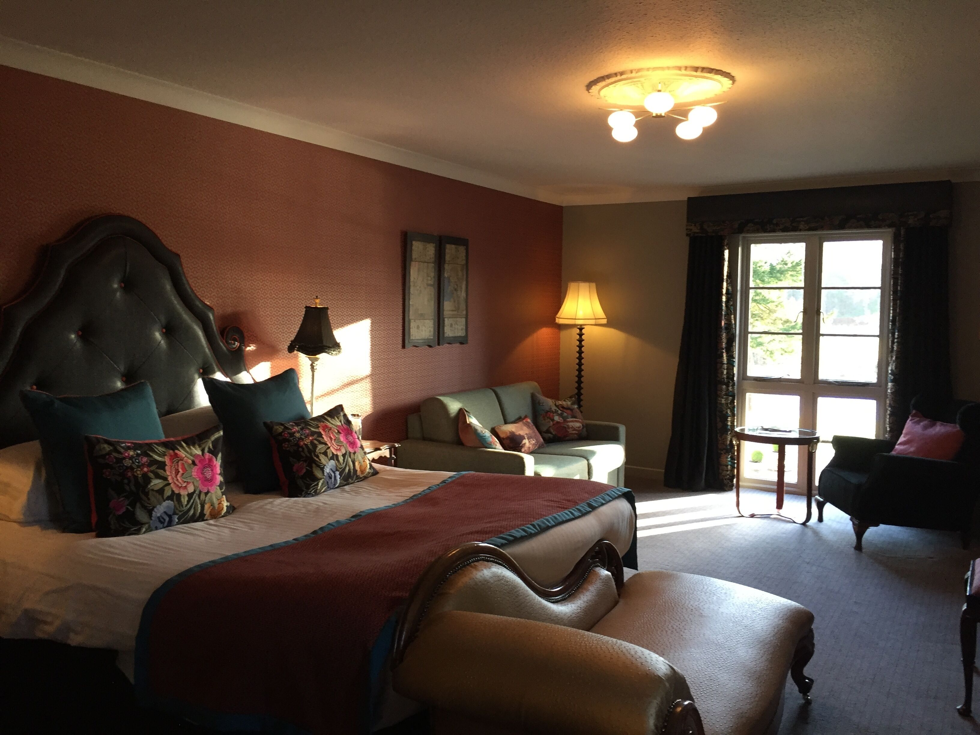 deluxe king room | premium bedding, individually decorated, individually furnished, desk