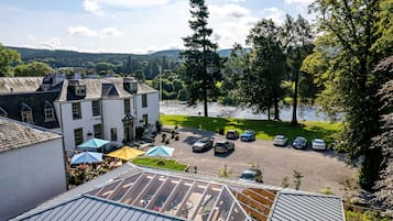 Situated by a serene lake, this hotel offers stunning views of the surrounding landscape and hills.