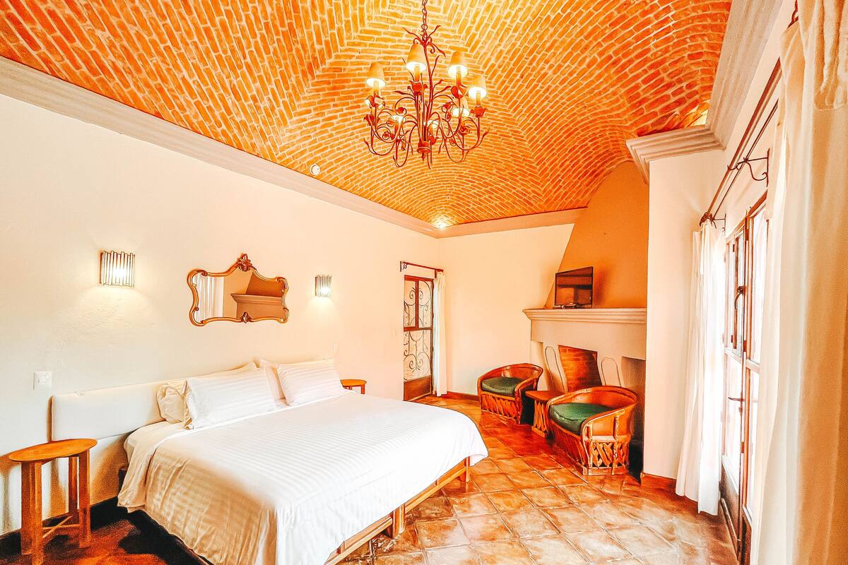 Hypo-allergenic bedding, in-room safe, individually decorated