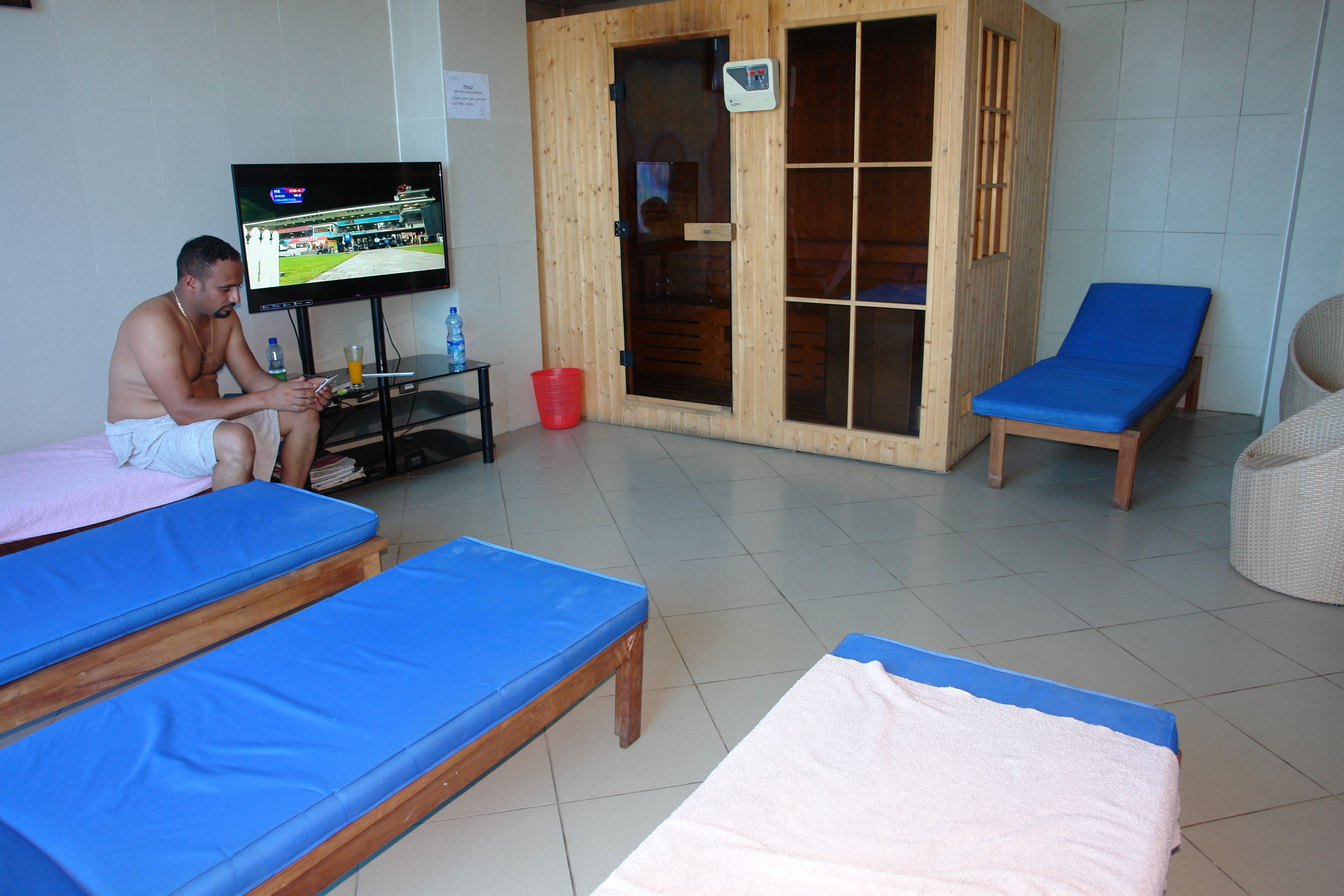 Bañera de hidromasaje cubierta