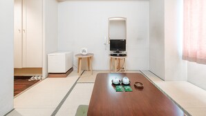 Tradisjonelt rom, røyk (Japanese Style, 3 guests)