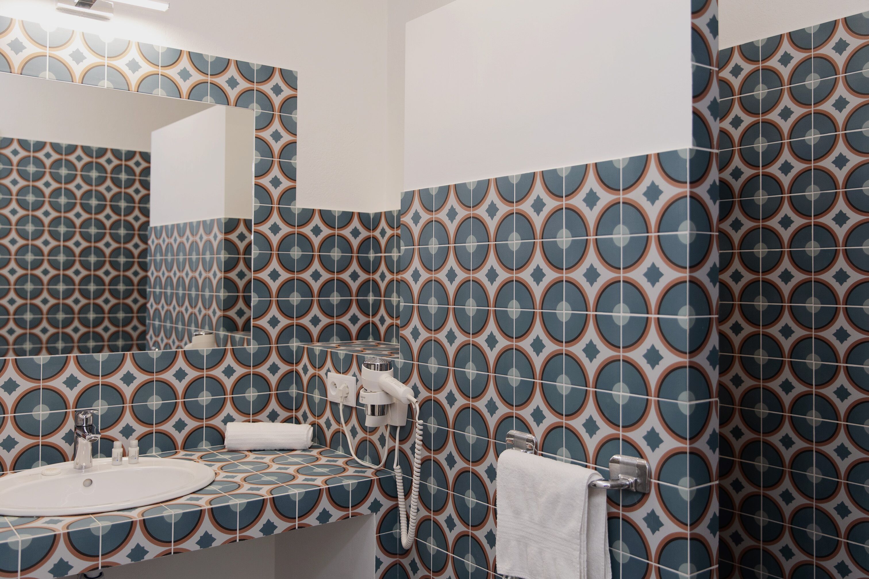 twin room | bathroom | free toiletries, hair dryer, towels