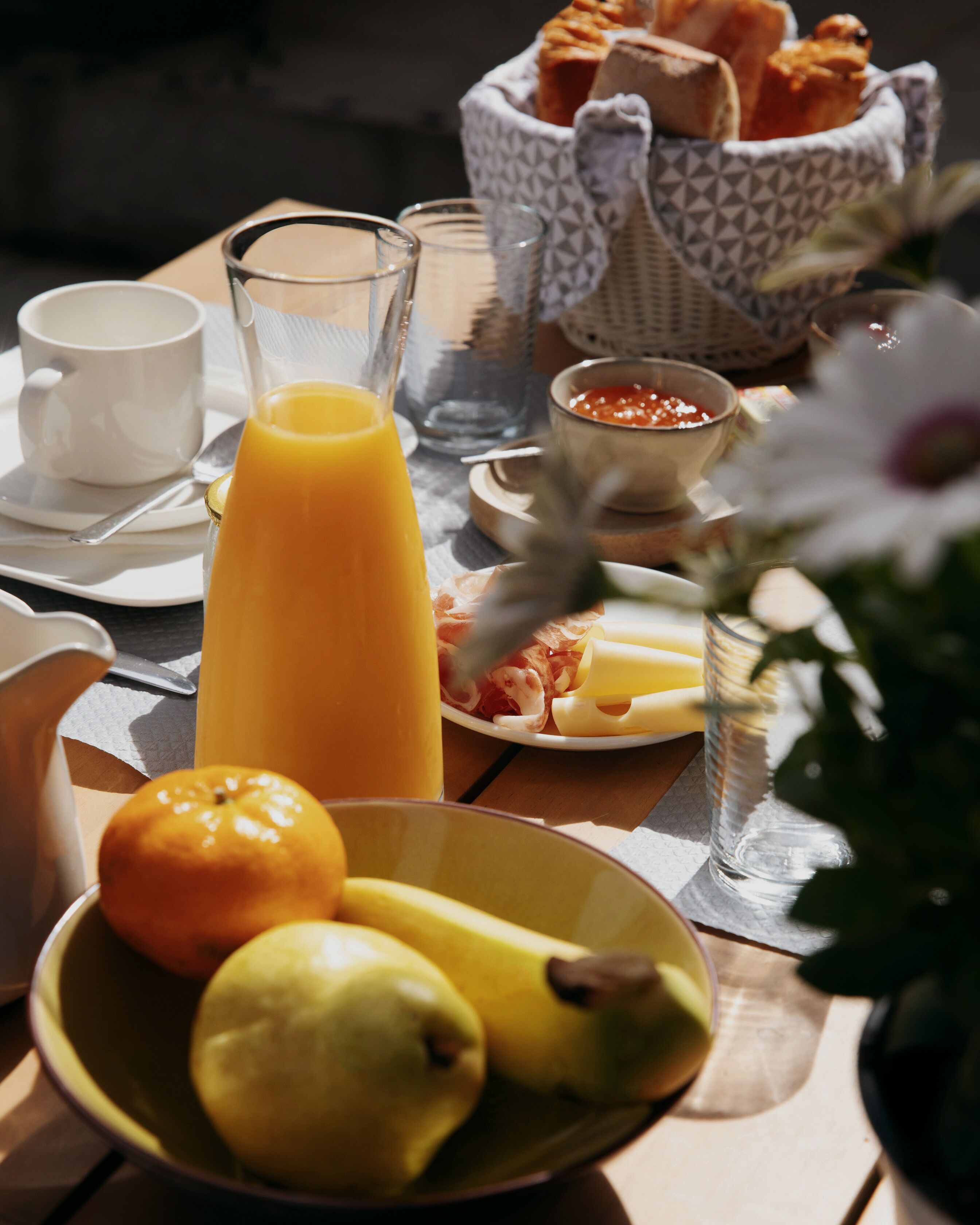 daily full breakfast (eur 12 per person)