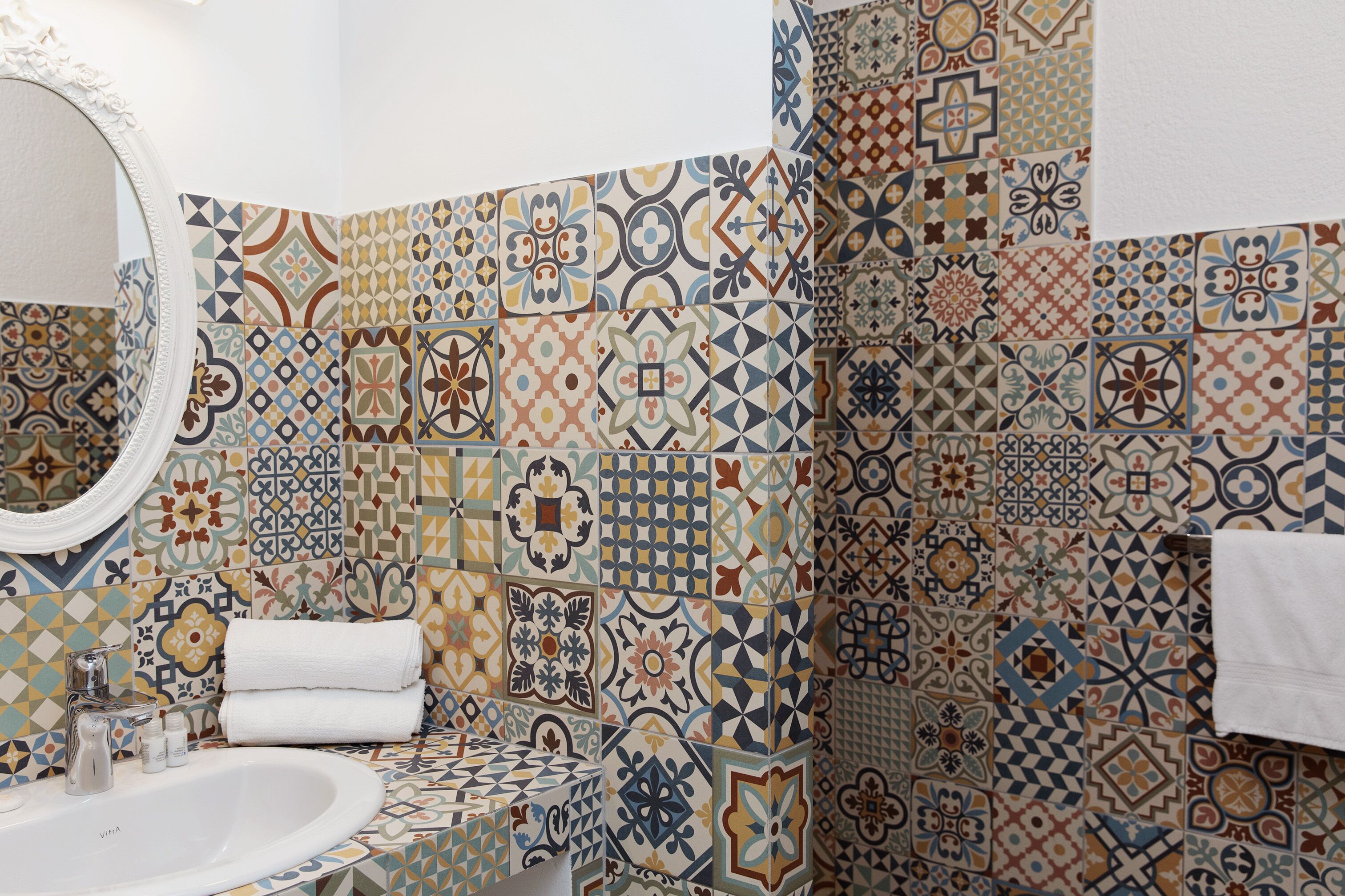 twin room | bathroom | free toiletries, hair dryer, towels