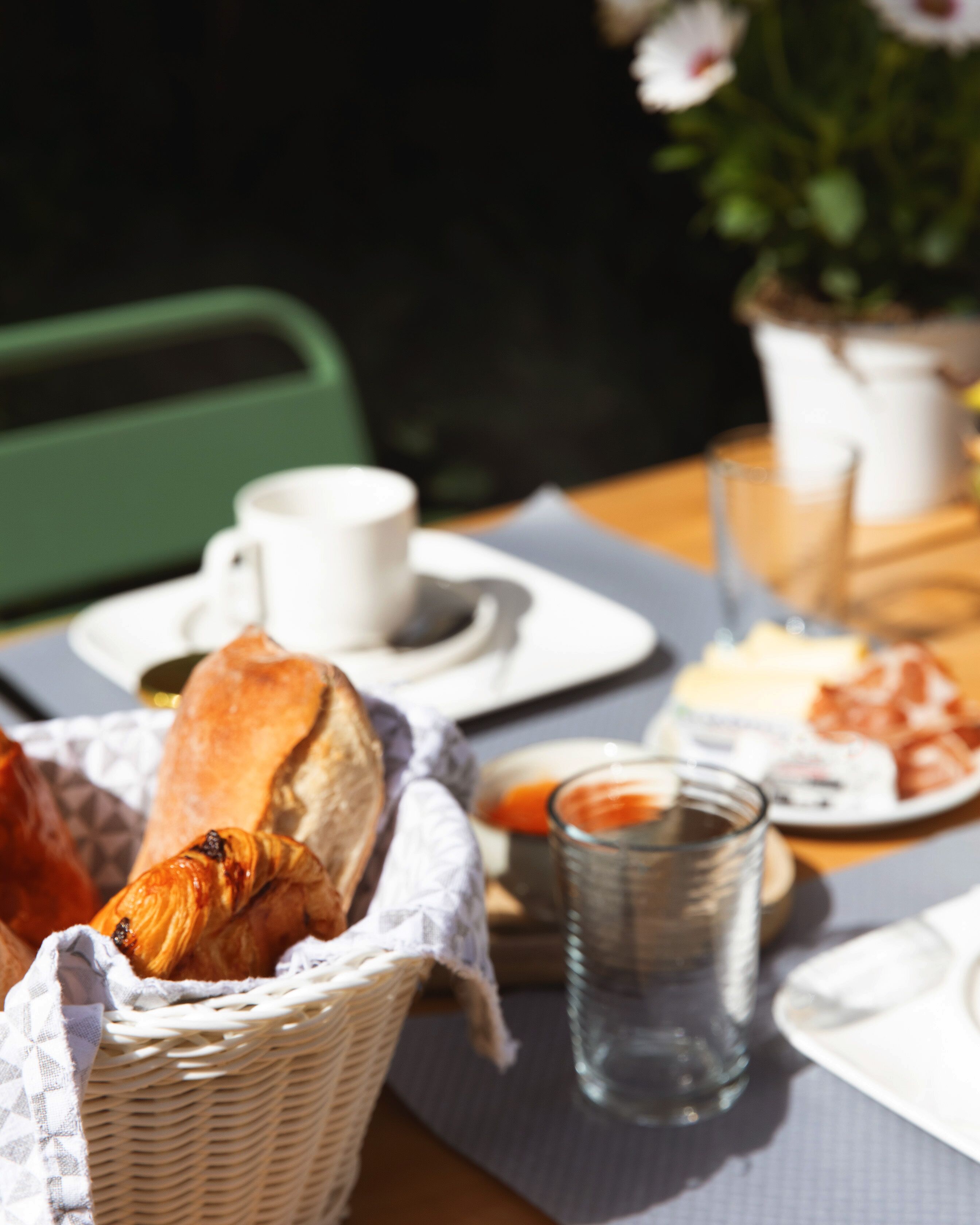 daily full breakfast (eur 12 per person)