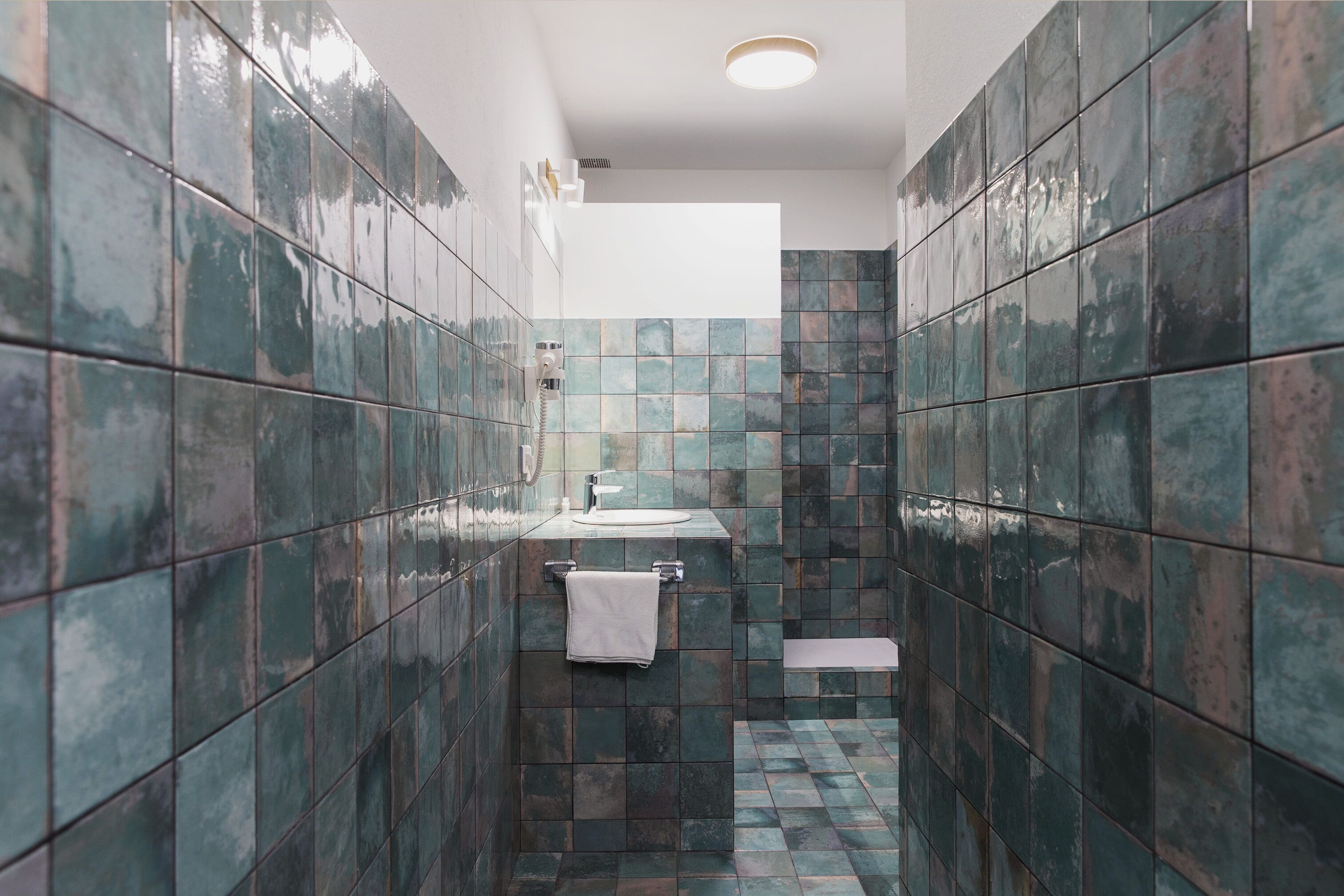 Chambre Quadruple | Salle de bain | Articles de toilette gratuits, sèche-cheveux, serviettes fournies, savon