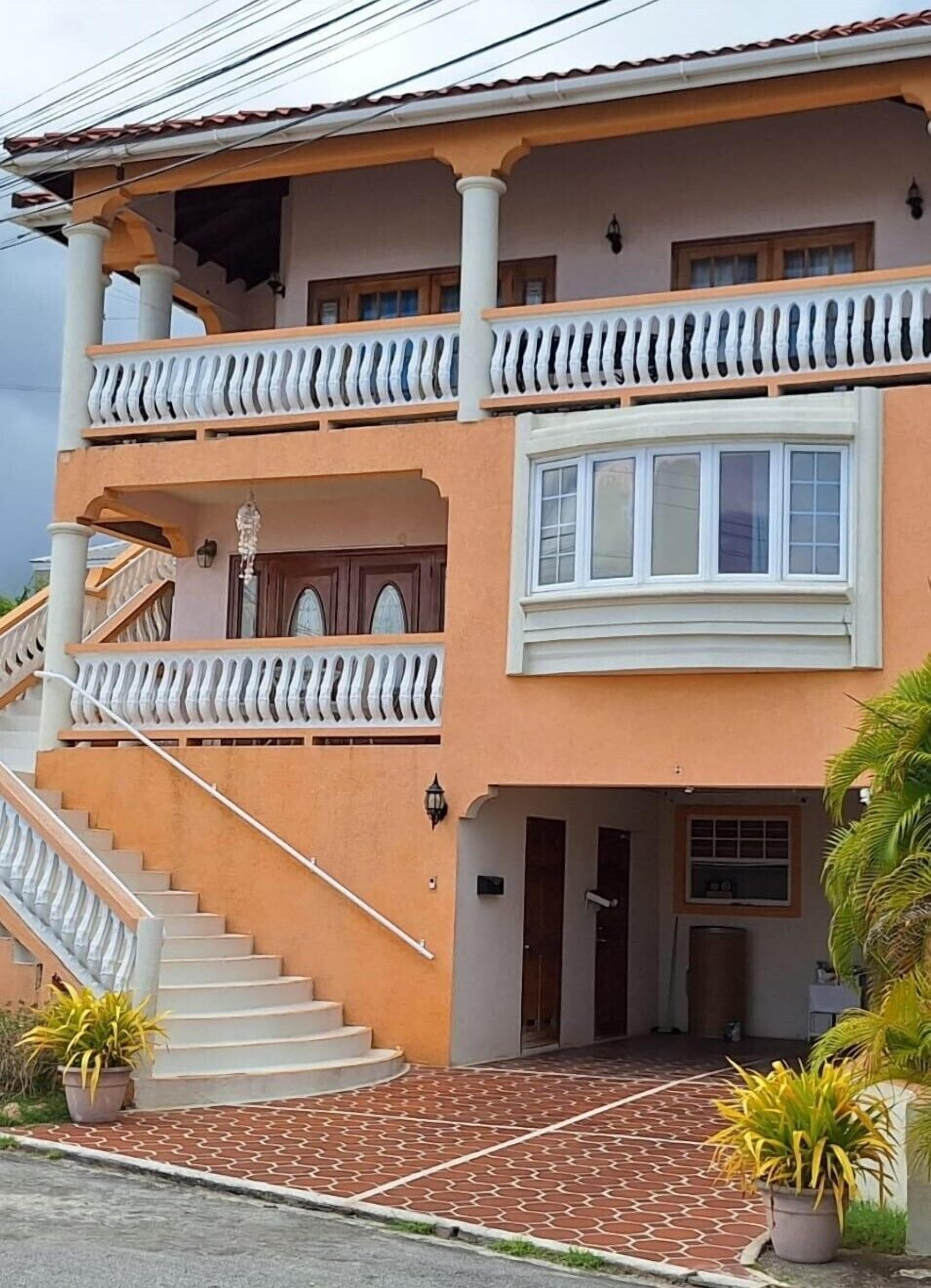 Fachada de la propiedad