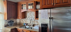 Three Bedroom Ocean View Villa | Private kitchen | Full-size fridge, oven, stovetop, dishwasher - GoBajac (Oistins)