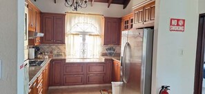 Leilighet – deluxe, 3 soverom, havutsikt, sjøvendt | Eget kjøkken | Kjøleskap, ovn, kokeplater og oppvaskmaskin