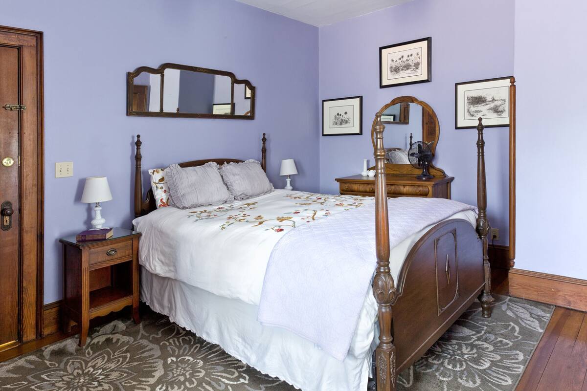 Classic Room, 1 Queen Bed (Maggie)