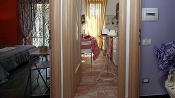 Schreibtisch, Babybetten, Zustellbetten, kostenloses WLAN