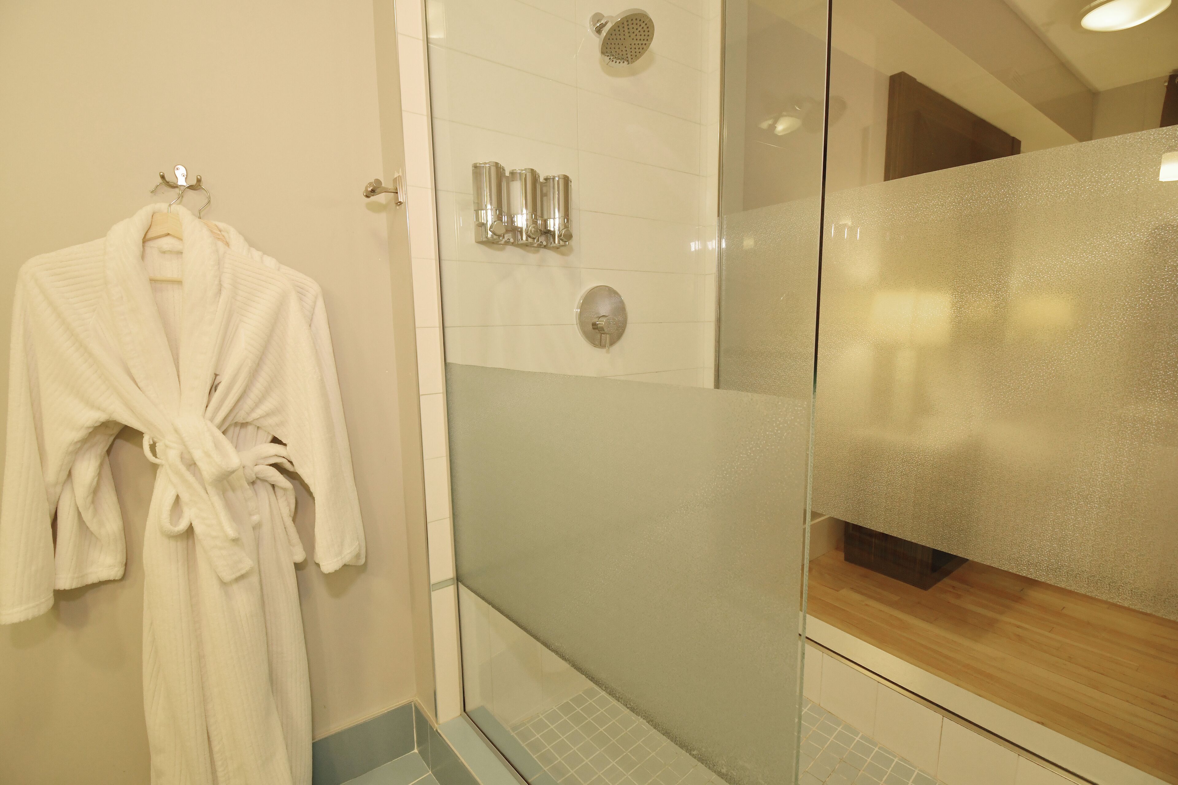 room, 1 queen bed | bathroom | free toiletries, hair dryer, bathrobes, towels