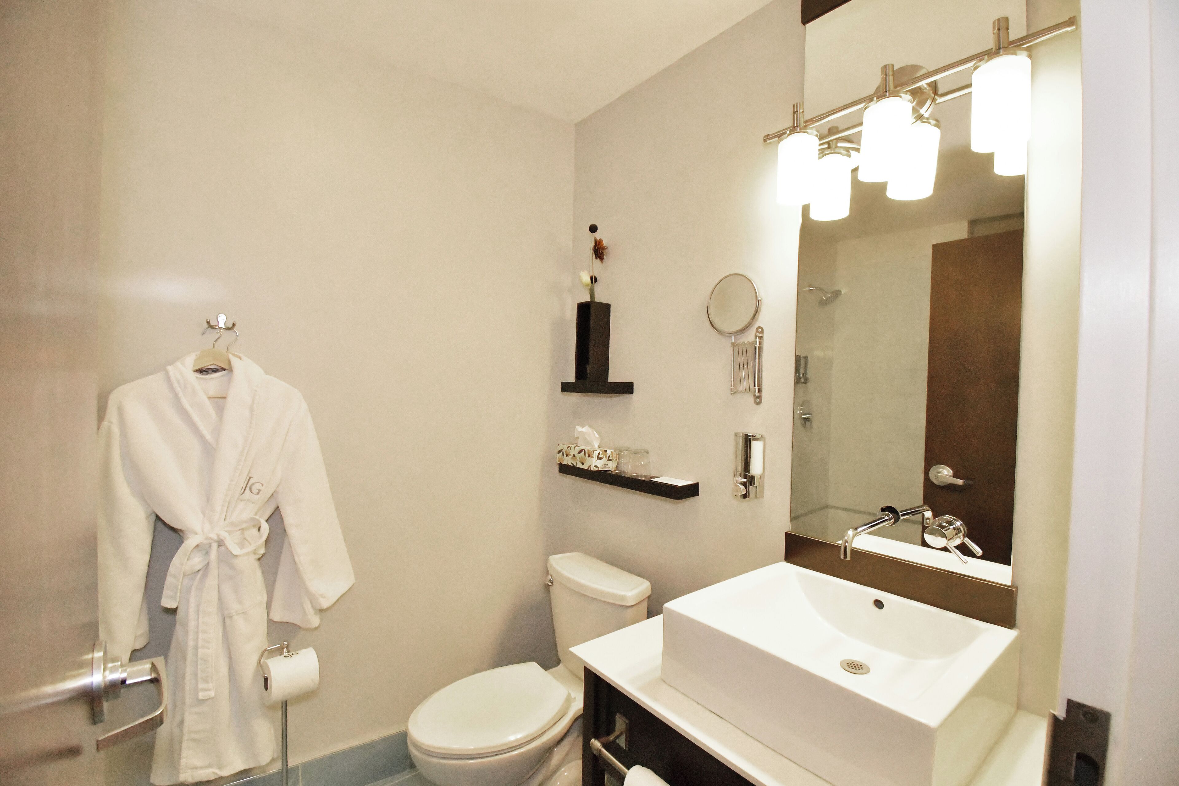 room, 1 queen bed | bathroom | free toiletries, hair dryer, bathrobes, towels