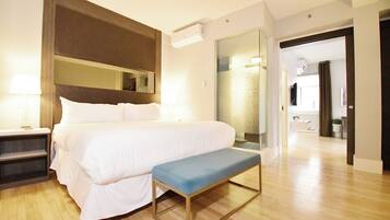 Suíte executiva, 1 cama King, banheira | 1 quarto, roupas de cama de algodão egípcio, roupas de cama premium