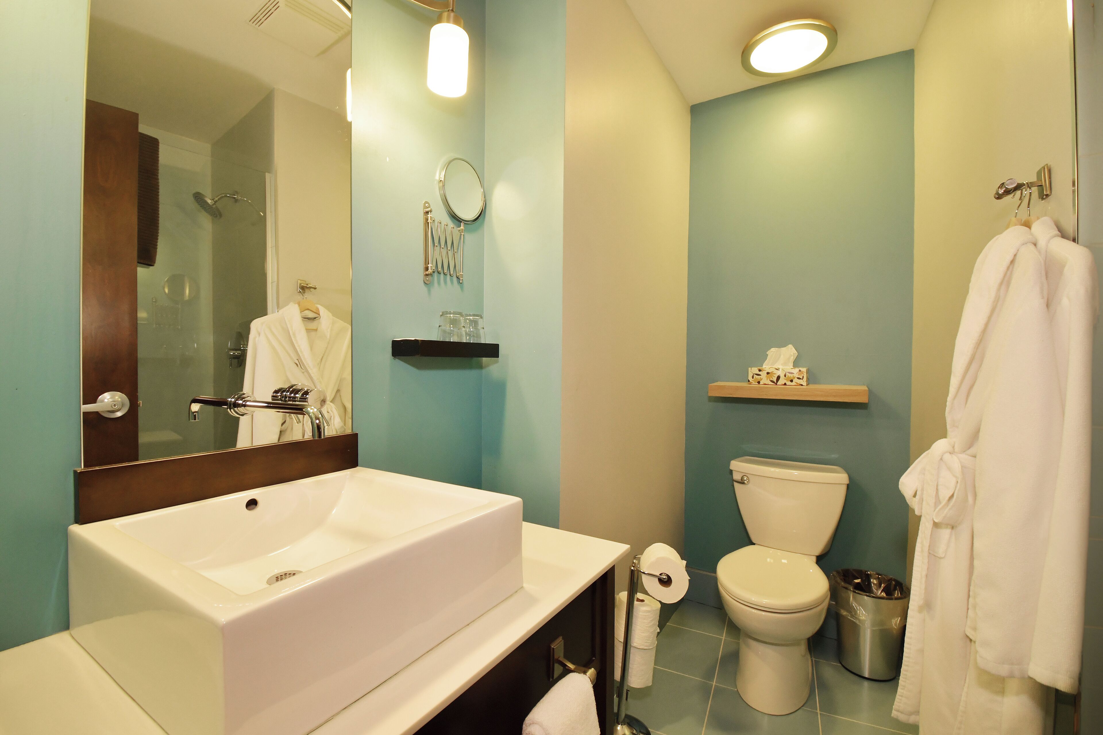 room, 1 queen bed | bathroom | free toiletries, hair dryer, bathrobes, towels