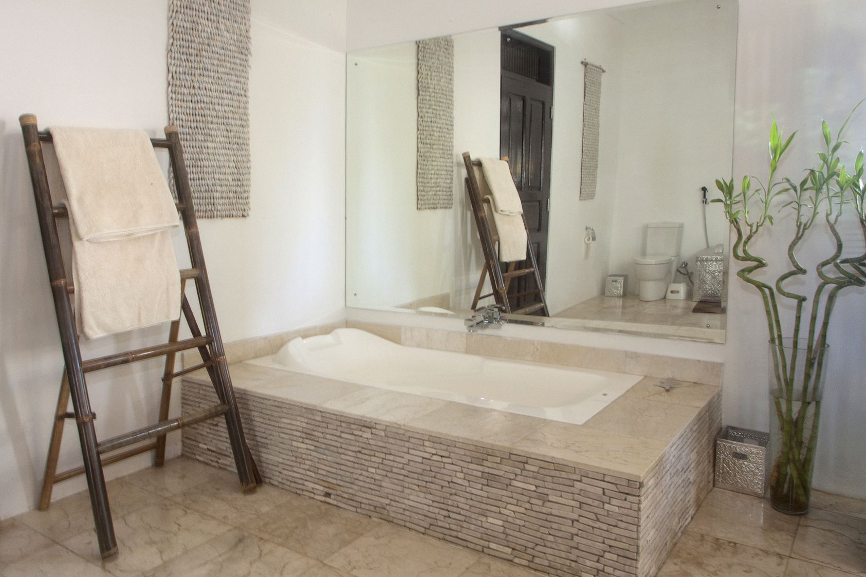 deluxe suite, 2 bedrooms, sea view | bathroom | free toiletries, hair dryer, towels