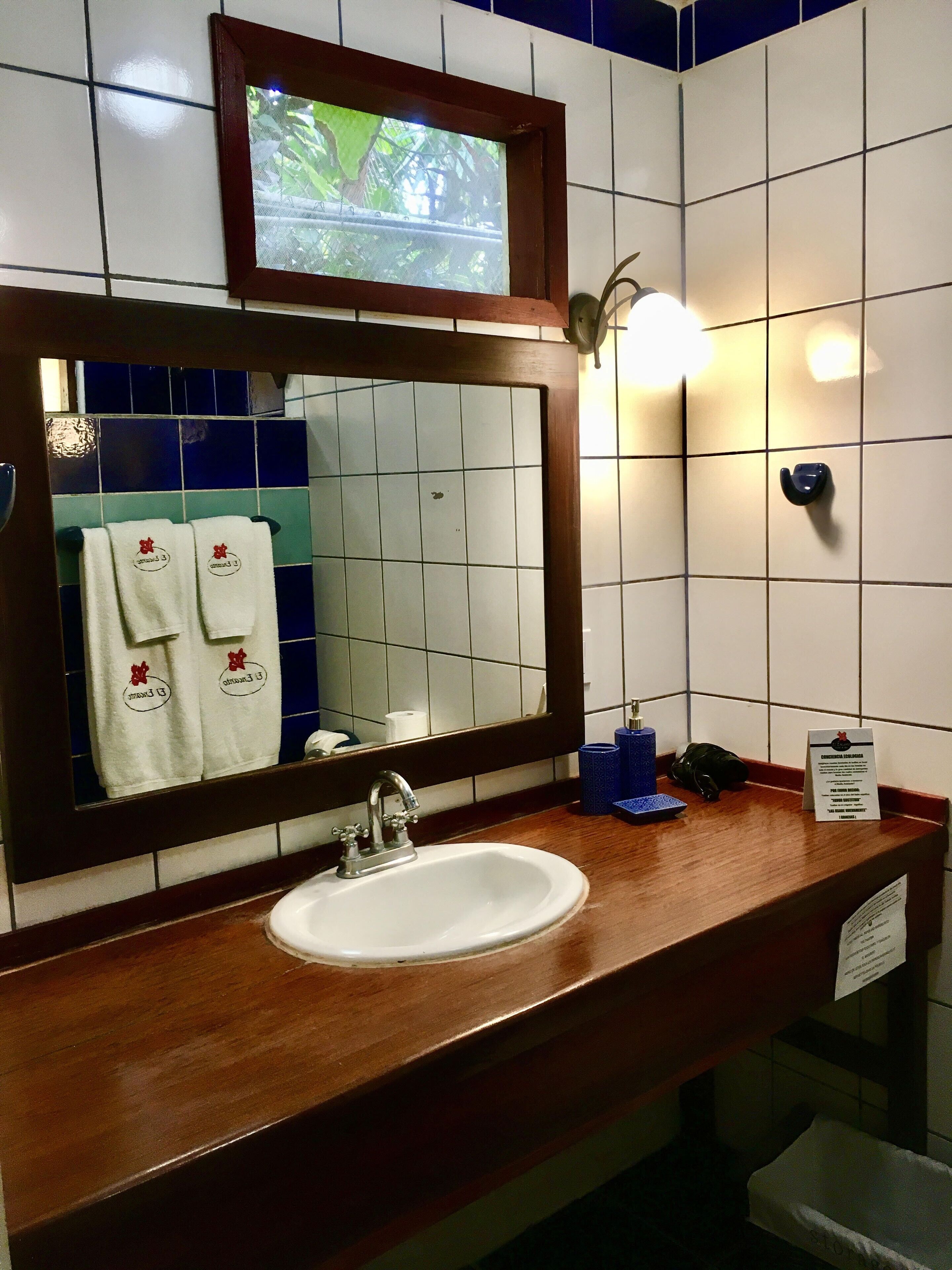 standard triple room | bathroom | shower, free toiletries, towels