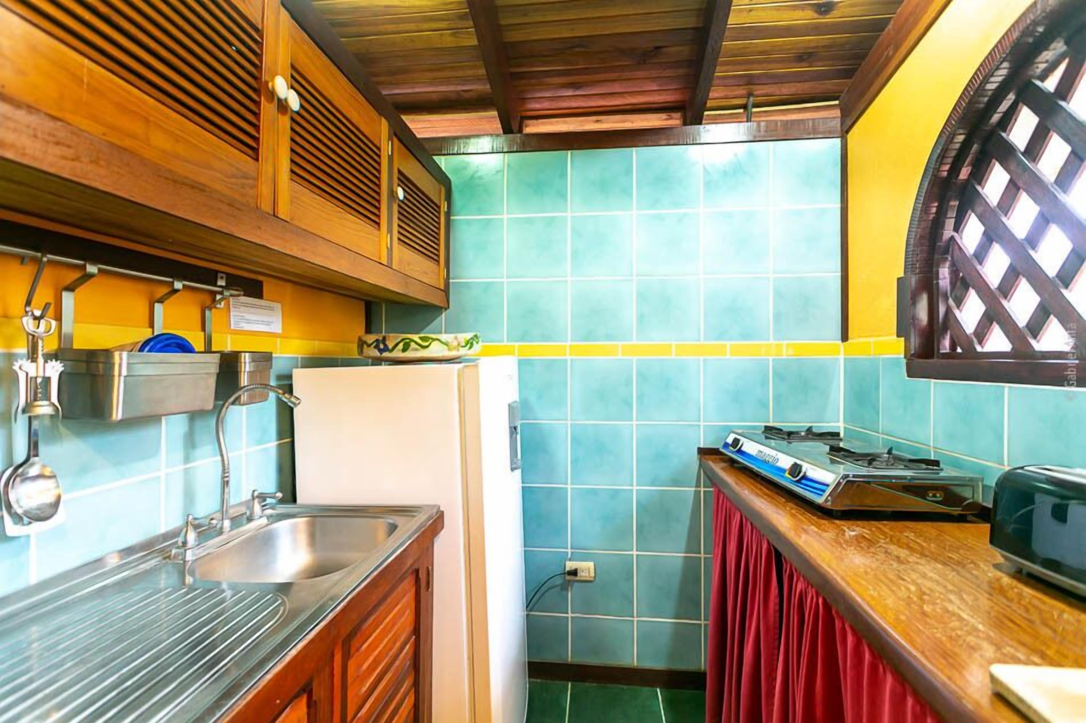 studio | private kitchenette