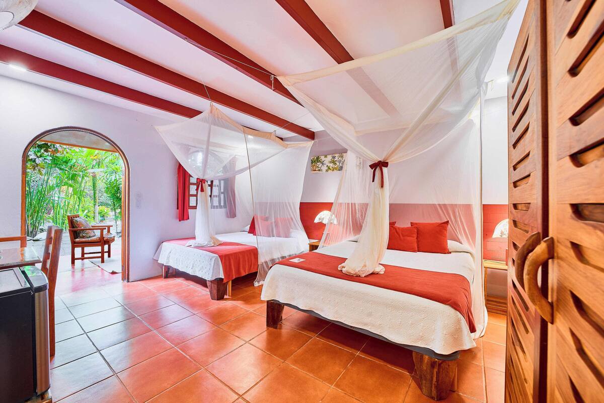 Premium bedding, in-room safe, free WiFi, bed sheets