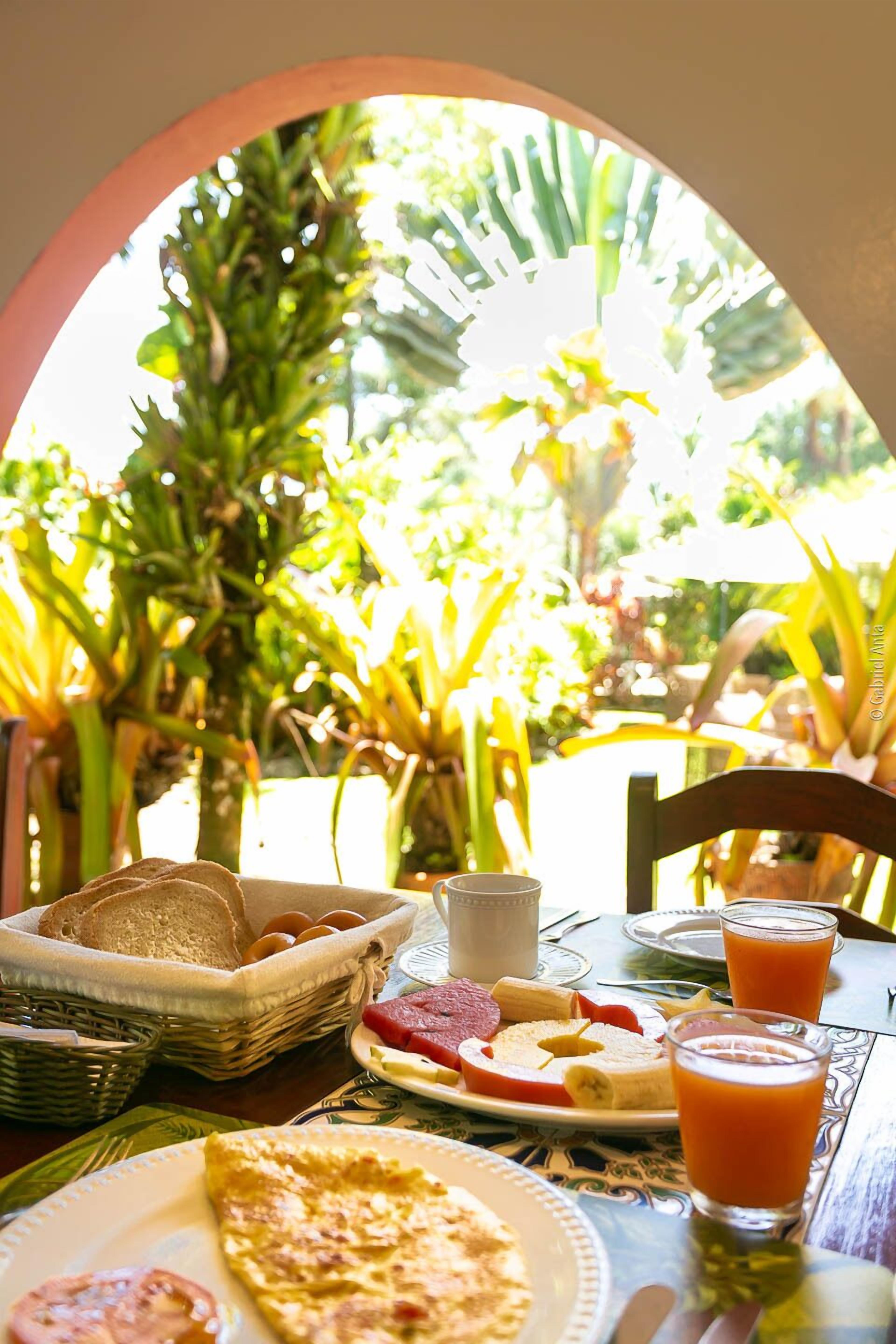Café da manhã completo grátis todos os dias
