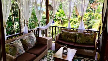 Deluxe Suite, 1 Bedroom, Partial Ocean View | 1 bedroom, premium bedding, in-room safe, free WiFi
