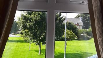 Single Room, Ensuite | Iron/ironing board, free cots/infant beds, free WiFi, bed sheets