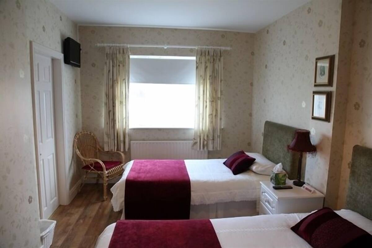 Twin Room, Ensuite | Dihias secara berasingan, seterika/papan seterika