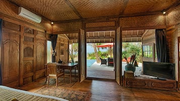 1 Bedroom Villa, Oceanview with Private Pool | Minibar, in-room safe, desk, iron/ironing board