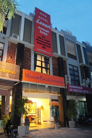 Front of property - evening/night - Losari Sunset Hotel (Kuta)