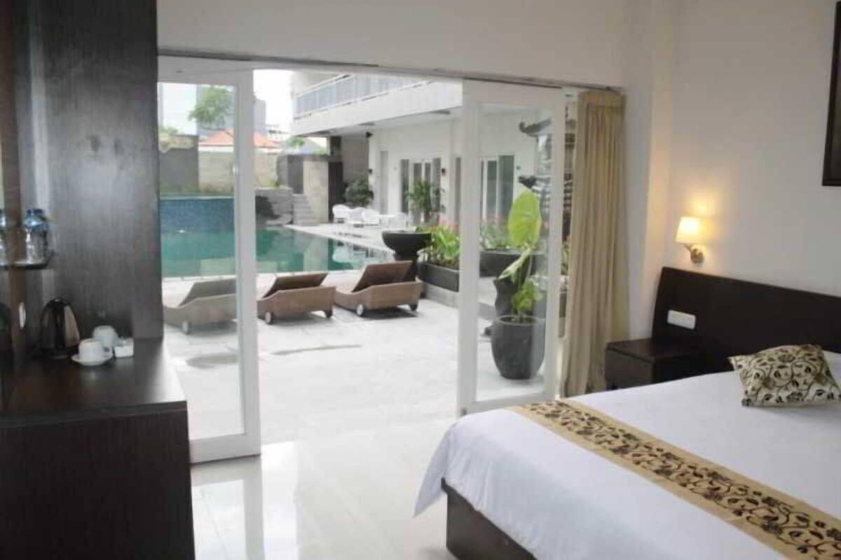 In-room safe, iron/ironing board (on request), rollaway beds (surcharge)