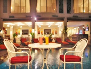 Bar à beira da piscina