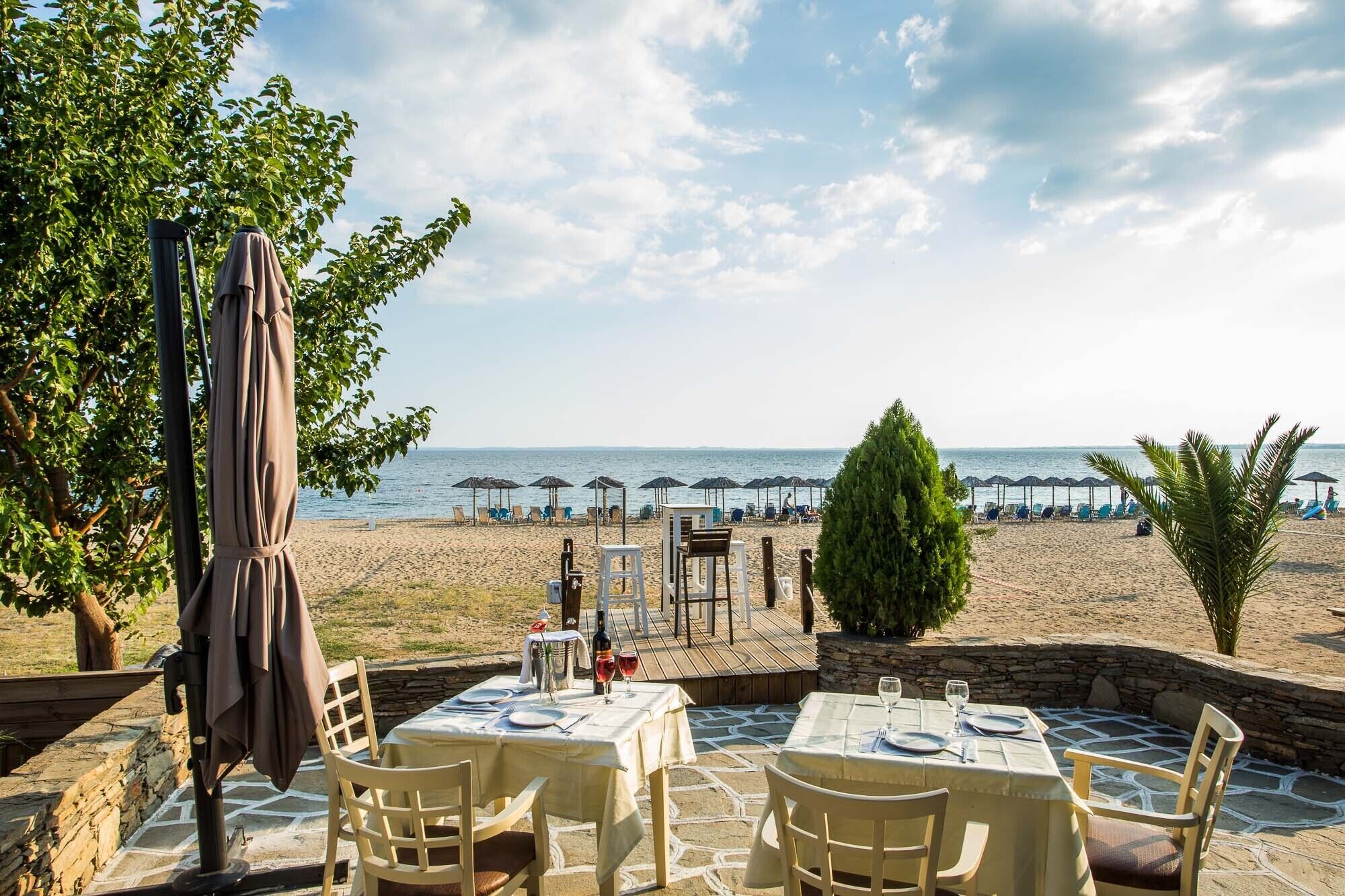 2 restaurants, breakfast, lunch, dinner served; Greek cuisine