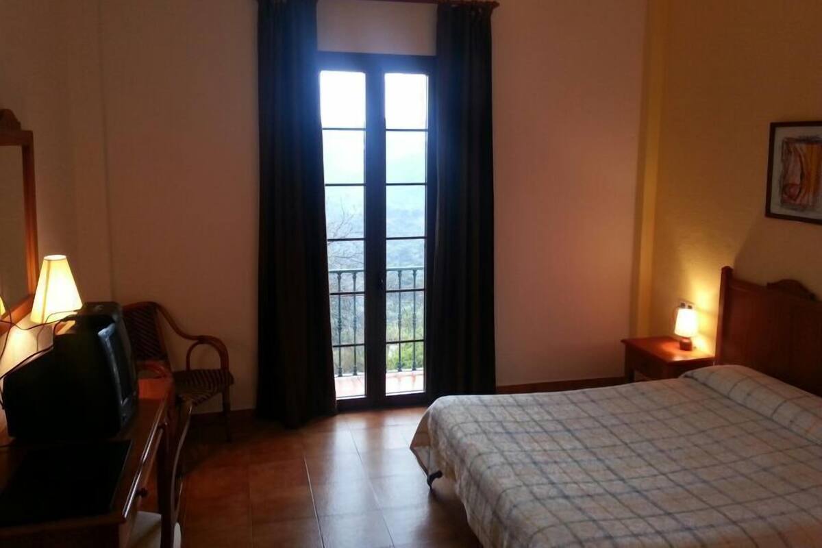 Coffres-forts dans les chambres, bureau, rideaux occultants