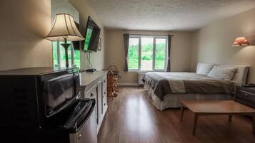 Desk, blackout drapes, soundproofing, WiFi (free)