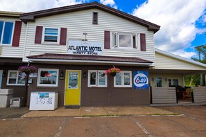 Exterior - Atlantic Motel (Berry Mills)