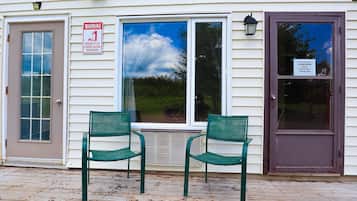 Deluxe Room, 2 Queen Beds | Desk, blackout drapes, soundproofing, free WiFi