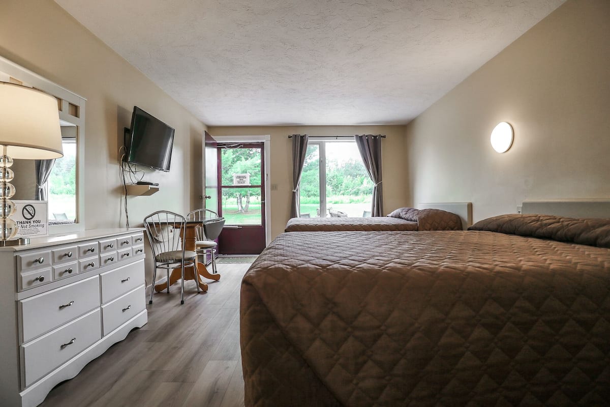 Chambre Deluxe, 2 grands lits | Bureau, rideaux dâobscurcissement, systĂšme dâinsonorisation