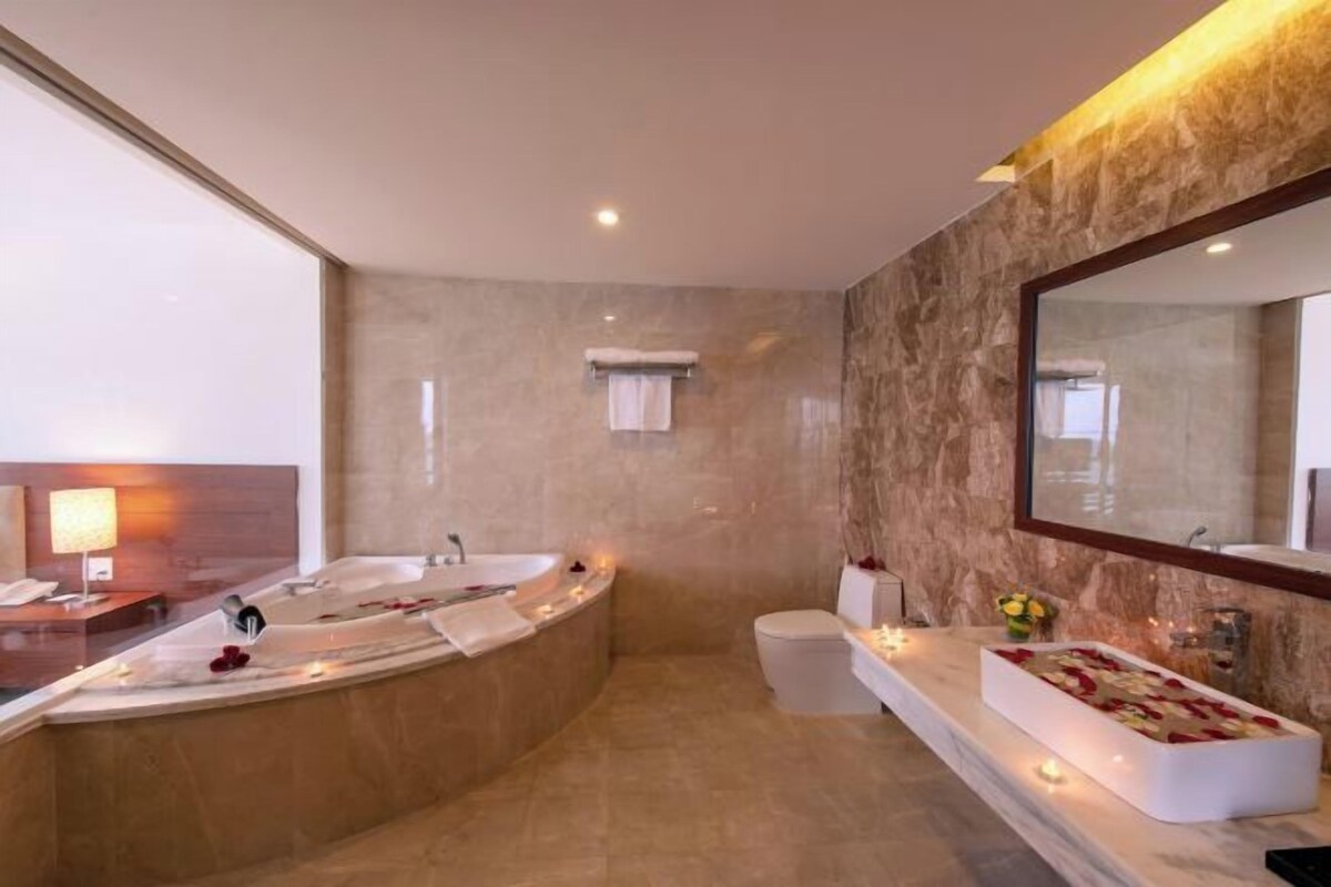 Baño | Bañera, artículos de higiene personal gratuitos y secador de pelo