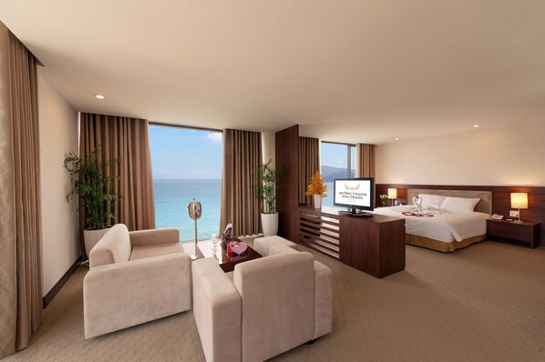 Executive Suite  | Minibar, värdeförvaringsskåp på rummet och skrivbord