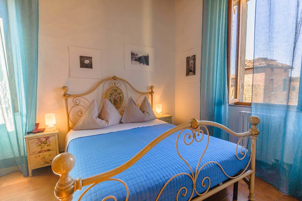 In-room safe, desk, iron/ironing board, free WiFi