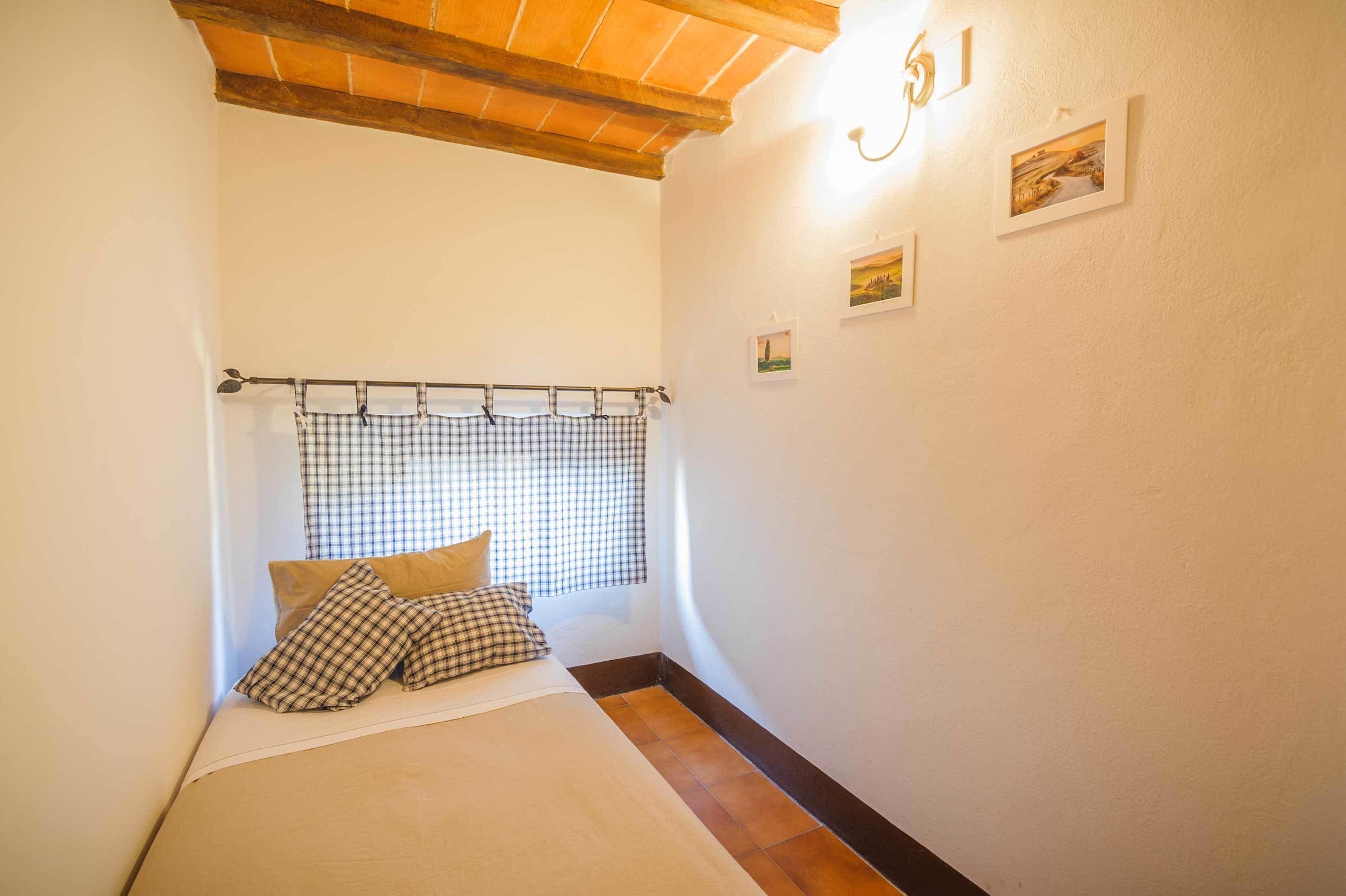 triple room | in-room safe, desk, iron/ironing board, free wifi