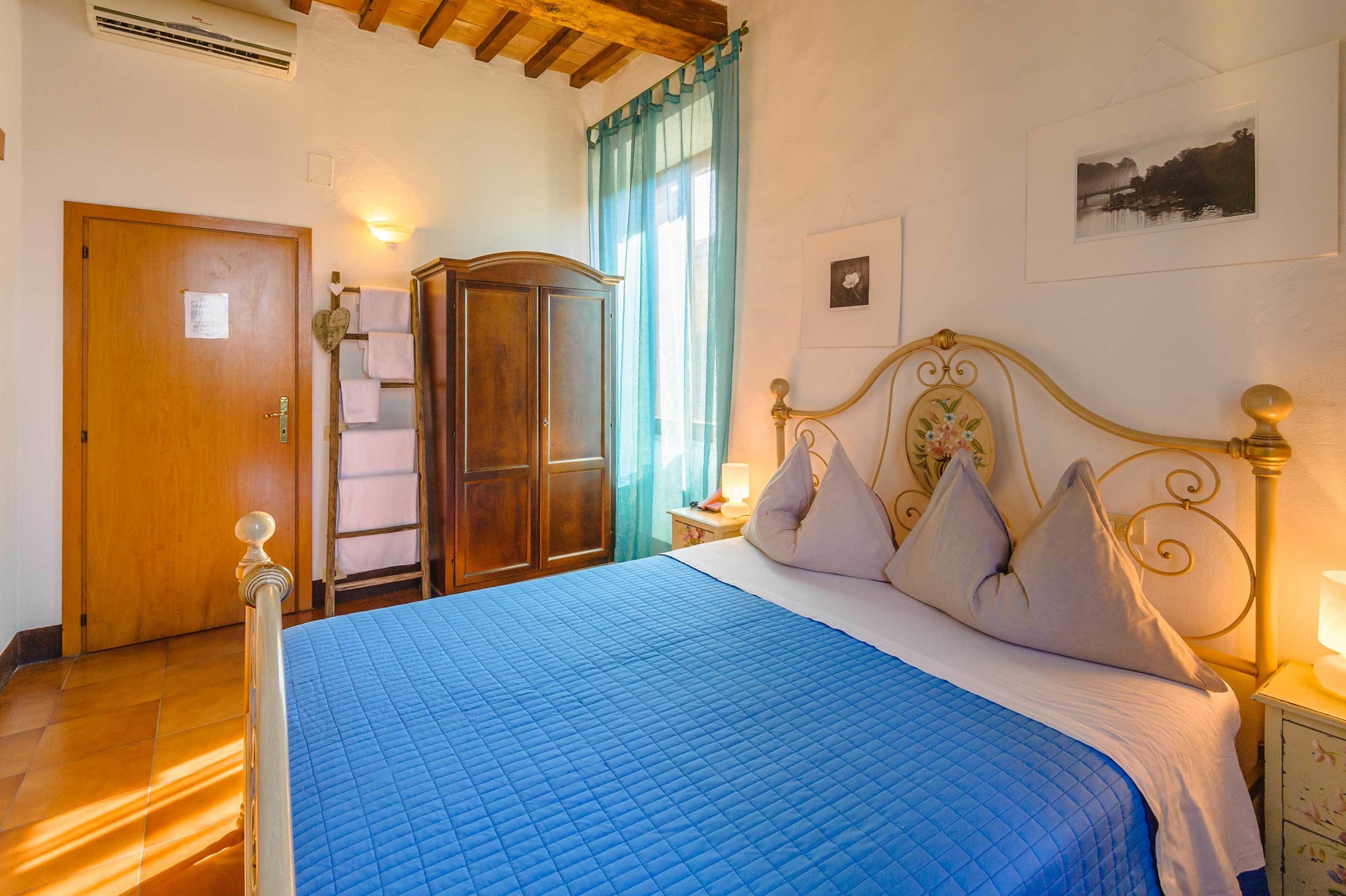 Double Room | In-room safe, desk, iron/ironing board, free WiFi