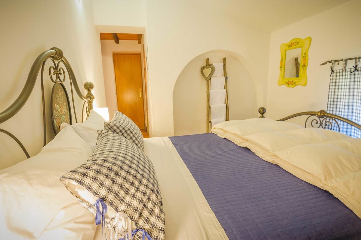 triple room | in-room safe, desk, iron/ironing board, free wifi