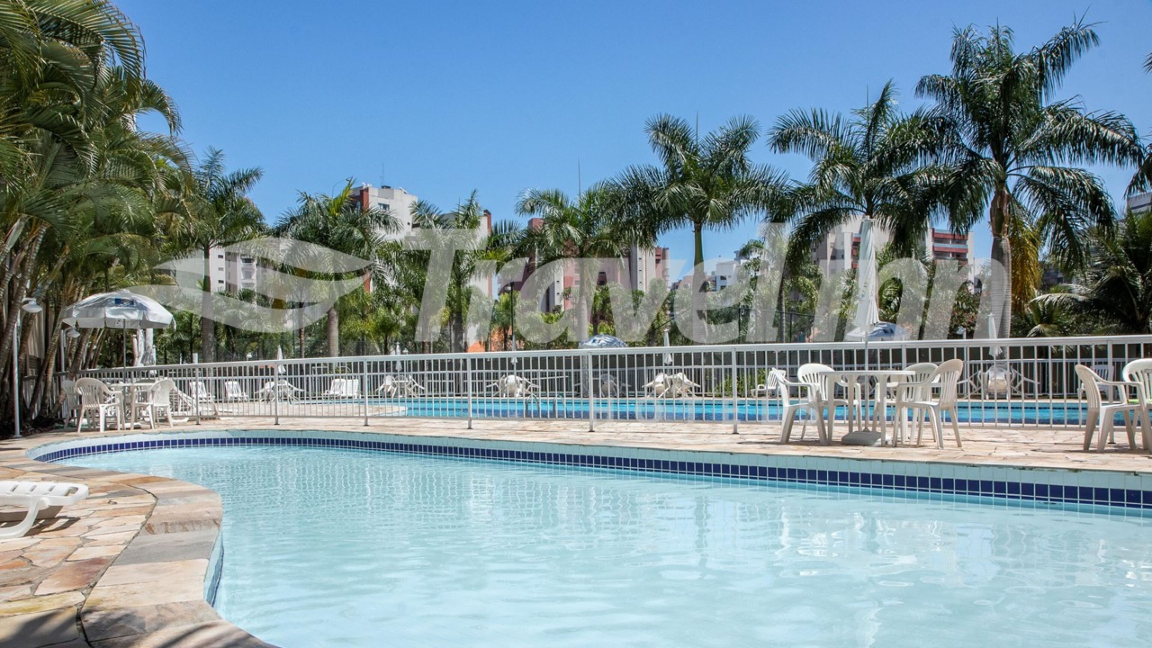 2 座室外游泳池