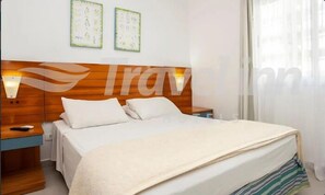 Minibar, caja de seguridad en la habitación y wifi gratis 