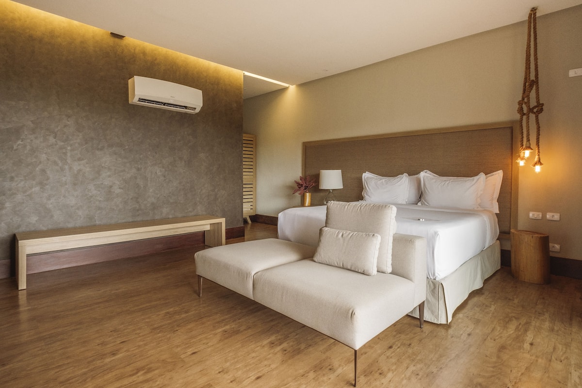 Appartamento Deluxe (Master) | Biancheria da letto di alta qualità, minibar, una scrivania