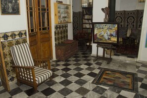 Lobby lounge