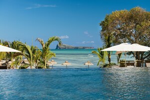 4 piscinas al aire libre, sillones reclinables de piscina